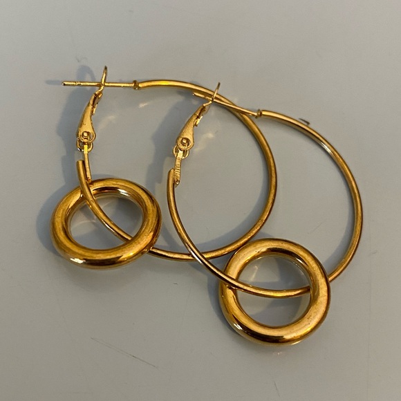 NEW!💙💎AWESOME! GOLD💛TONE CIRCLE HOOPS!💎💙FREE GIFTS & FREE GIFT WRAP TOO - Picture 4 of 7